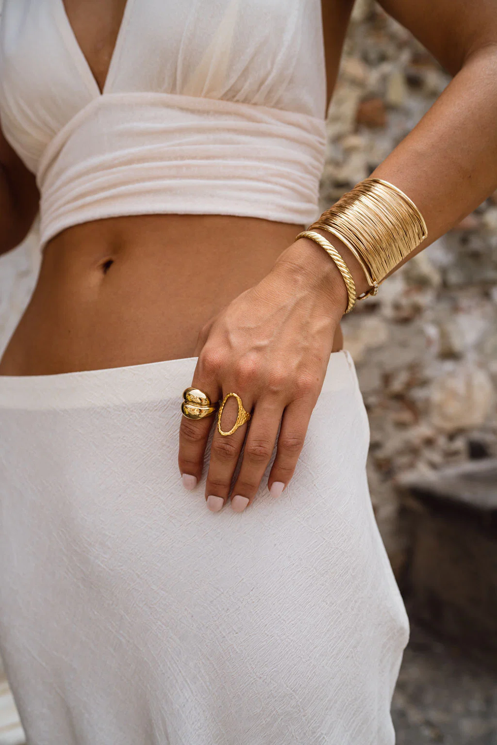 Evelina Gold Textured Open Oval Ring - Image 4