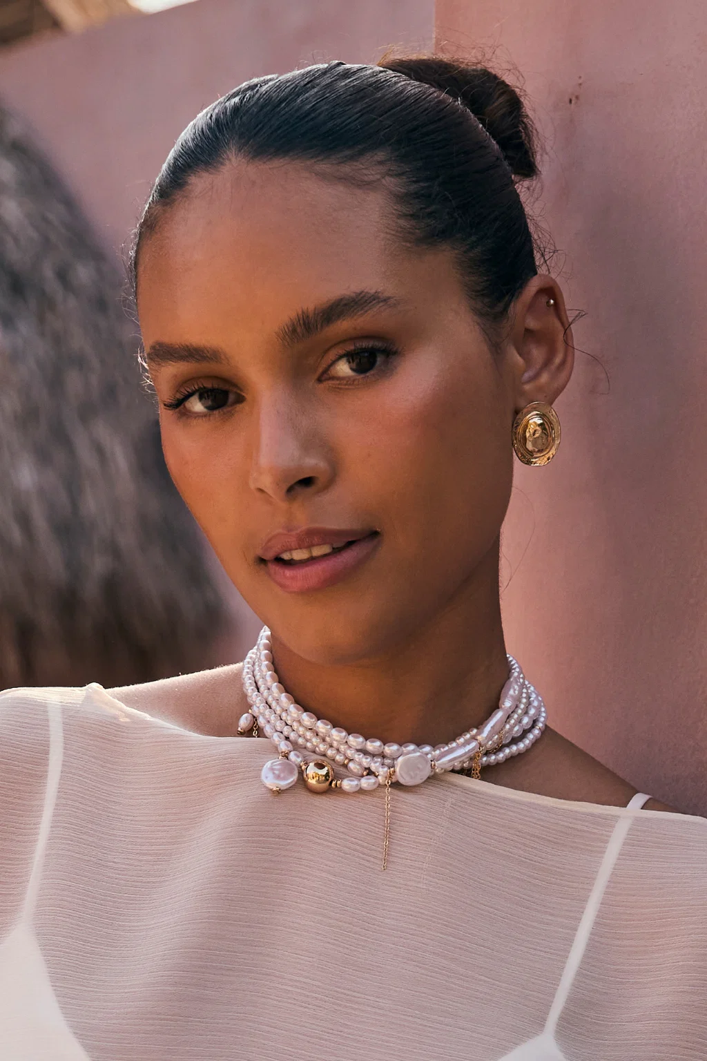 Guilded Drift Pearl Choker - Image 2
