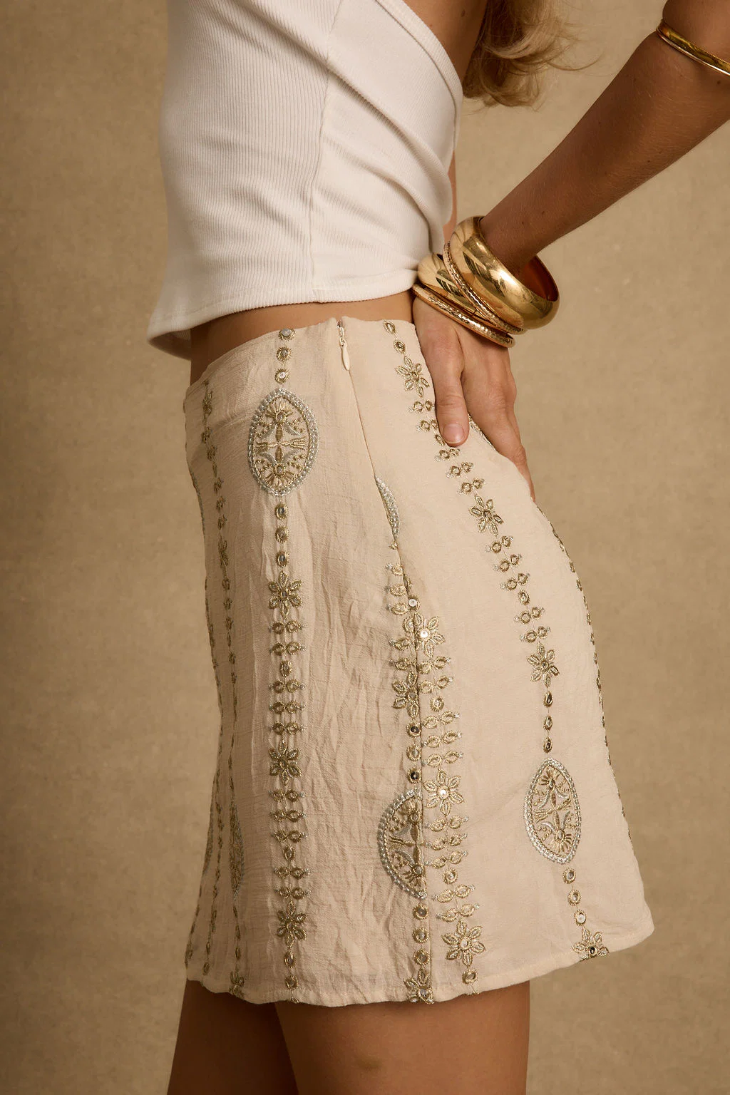 Ola Embroidered Linen Mini Skirt - Image 4