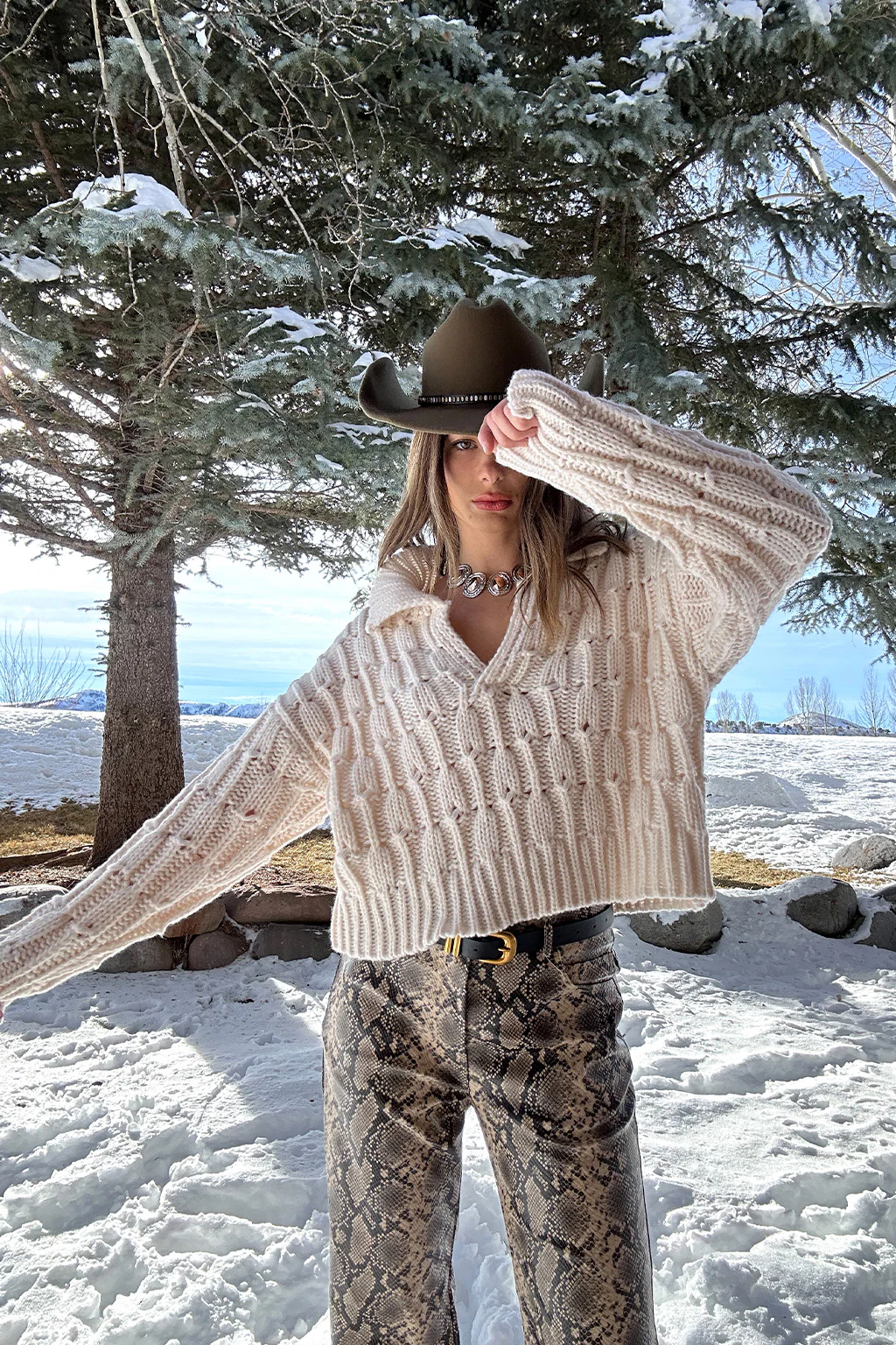 Riverstone Cream Cableknit Sweater - Image 4