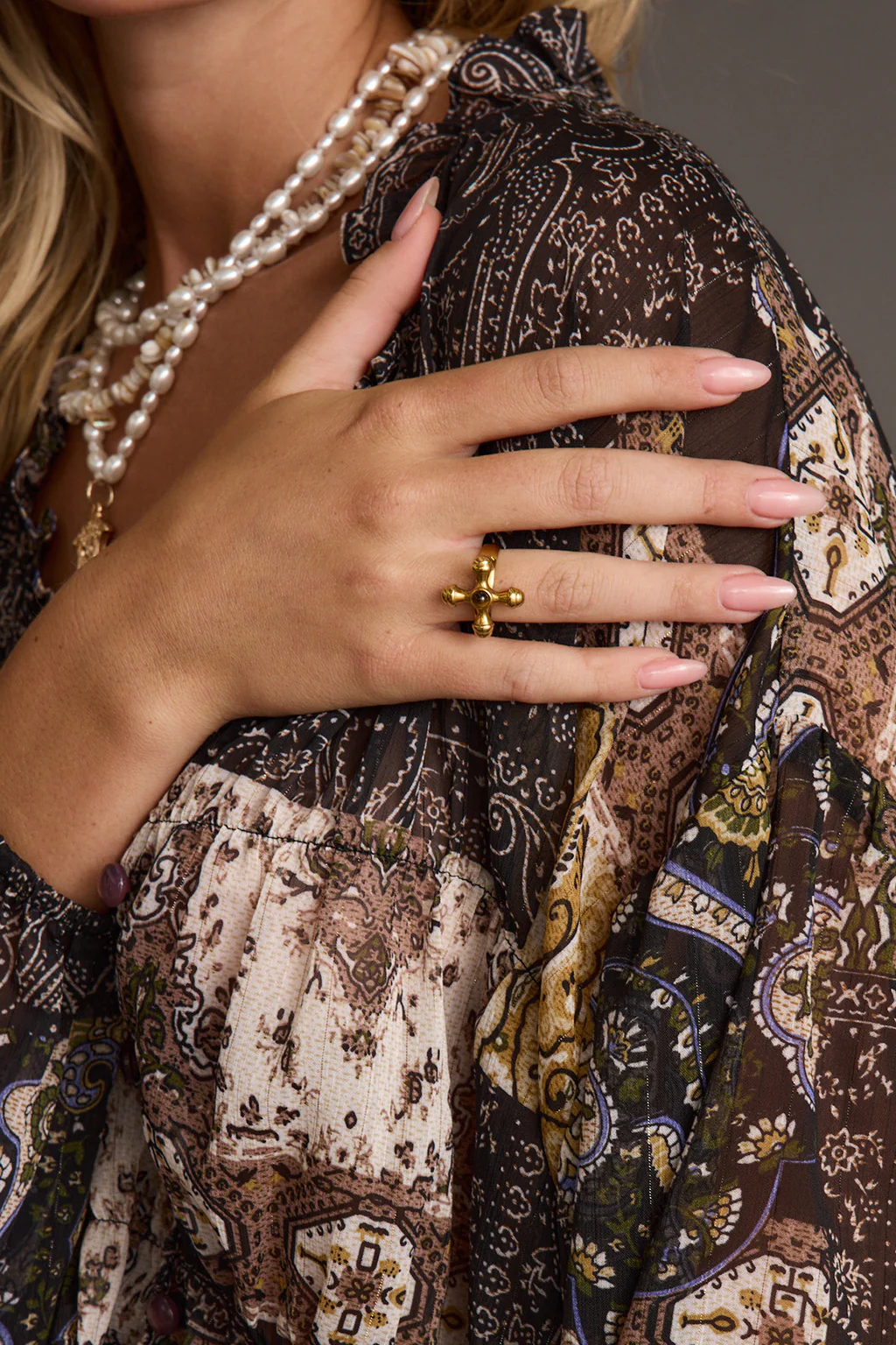 Standout Tigers Eye Cross Ring - Image 2