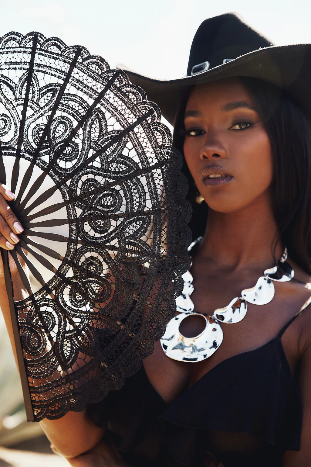 Unveiled Black Lace Fan - Image 3